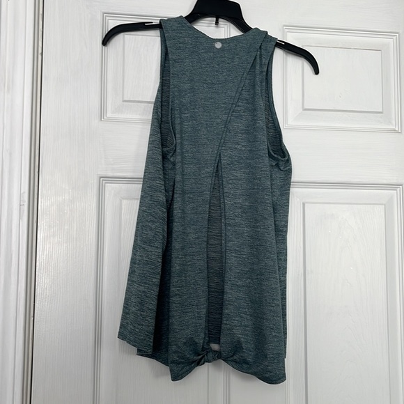 “Yogalicious workout tank top size small” - Picture 3 of 5